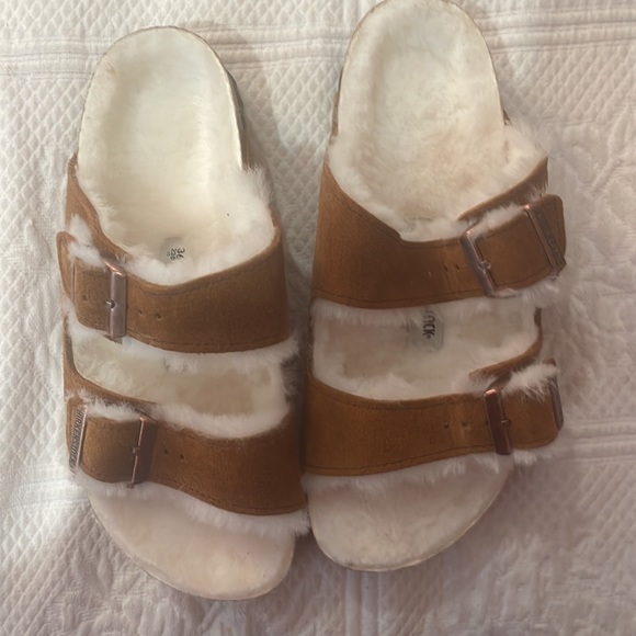 Birkenstock NWOT Arizona Suede/Shearling slides. Women’s size 36. New- no tag. - Picture 7 of 8